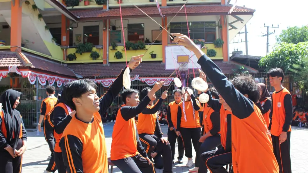 Lomba HUT RI, Day 1